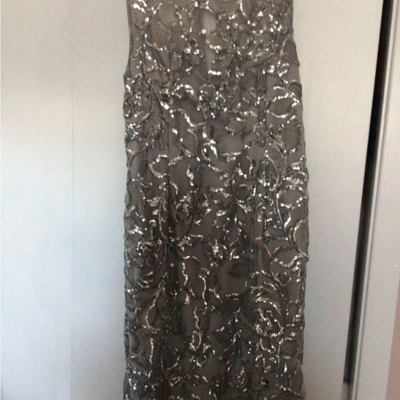 Knee length cocktail dress worn for few hours at an occasion. - Picture 2 of 2